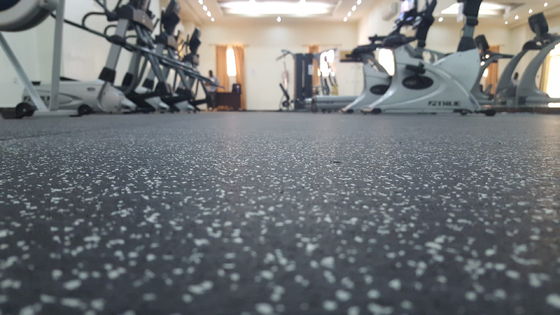 Non Toxic Rubber Gym Mats , Fireproof Gym Rubber Flooring Rolls